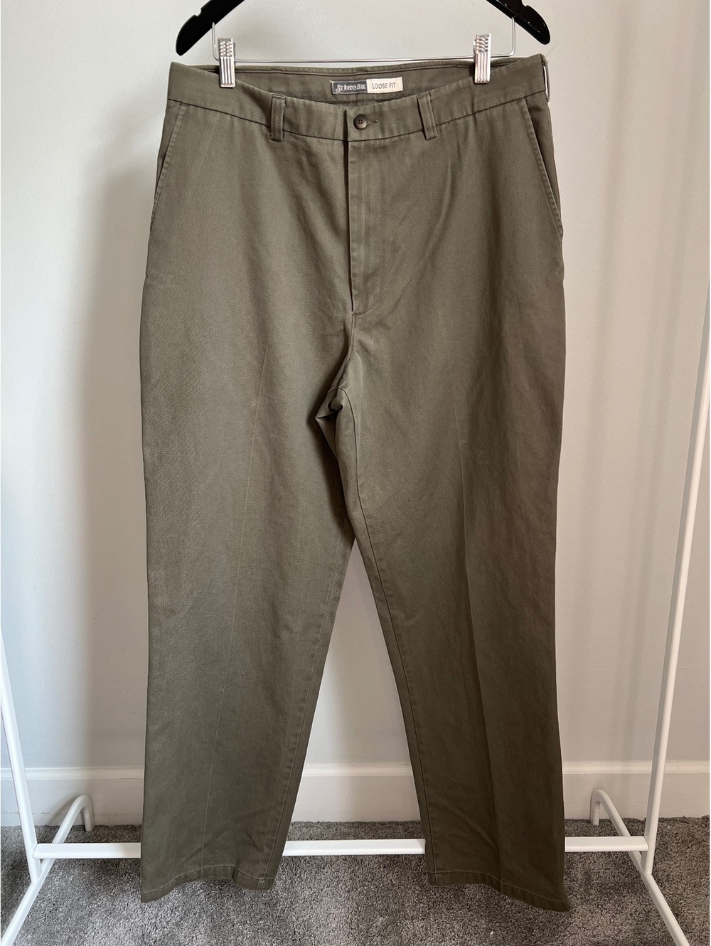 St. John’s Bay Men’s Loose Fit Chino Pants 38x32 Olive Green Khaki